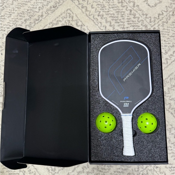 Premier Pickleball Paddle with Balls - Picture 1 of 4